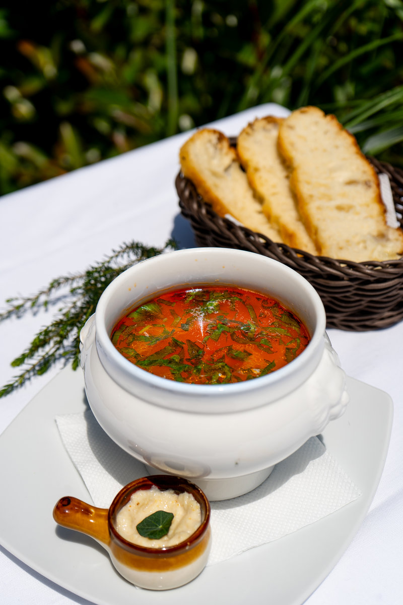 Reducere de 20% vineri intre orele 10:00 - 19:00 la supe, ciorbe, platouri si desert pentru comenzile online.